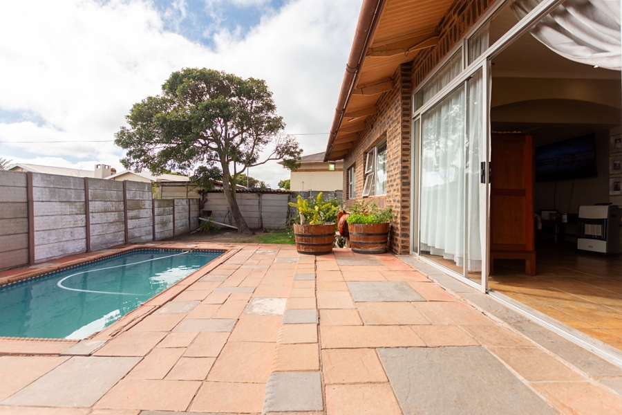 5 Bedroom Property for Sale in Vredenburg Western Cape